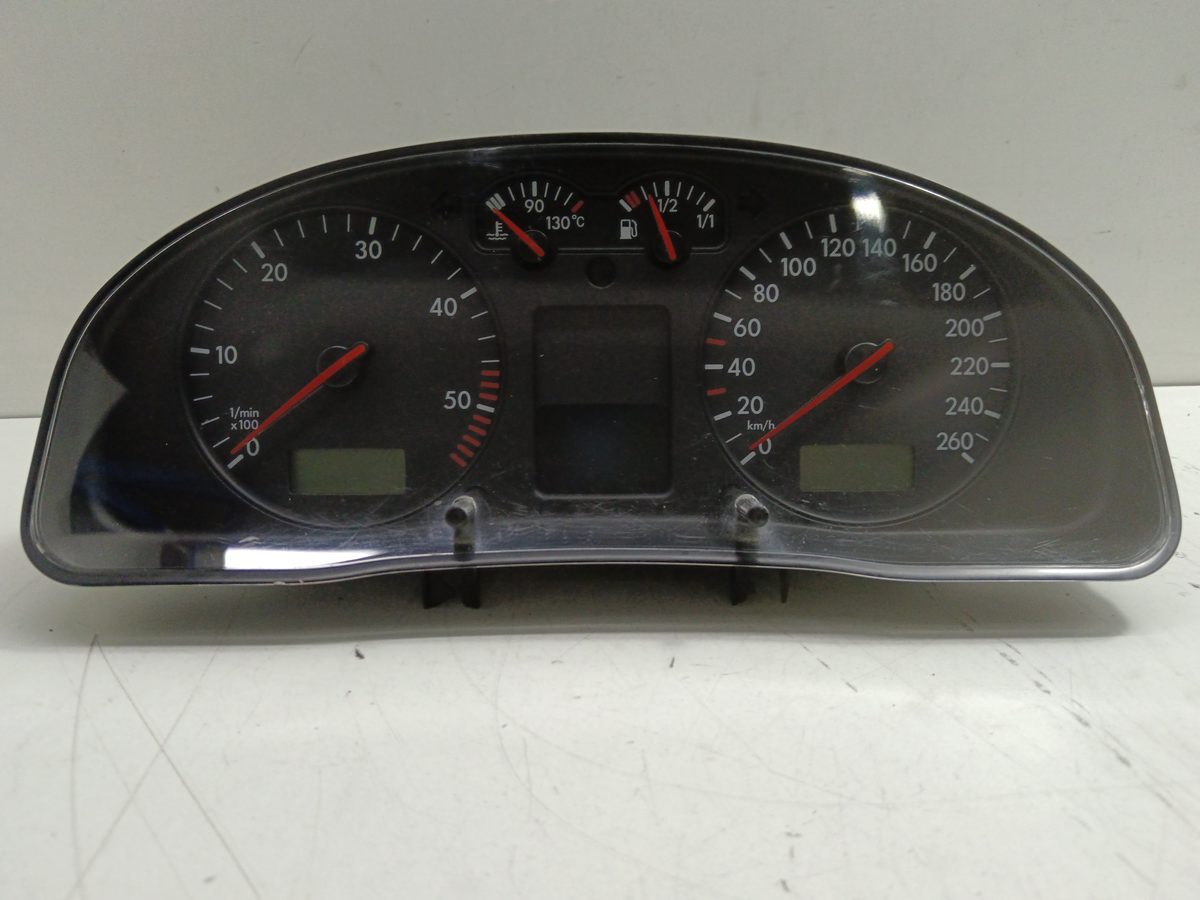 Tablero De Instrumentos Volkswagen Passat Berlina (3B3) 2000-2005 1.9 TDI 3B0920827A