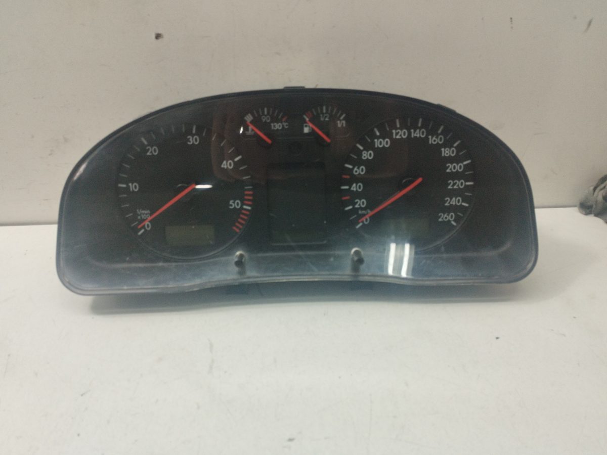 Tablero De Instrumentos Volkswagen Passat Variant (3B5) 1997-2000 1.9 TDI VW3B1919880G