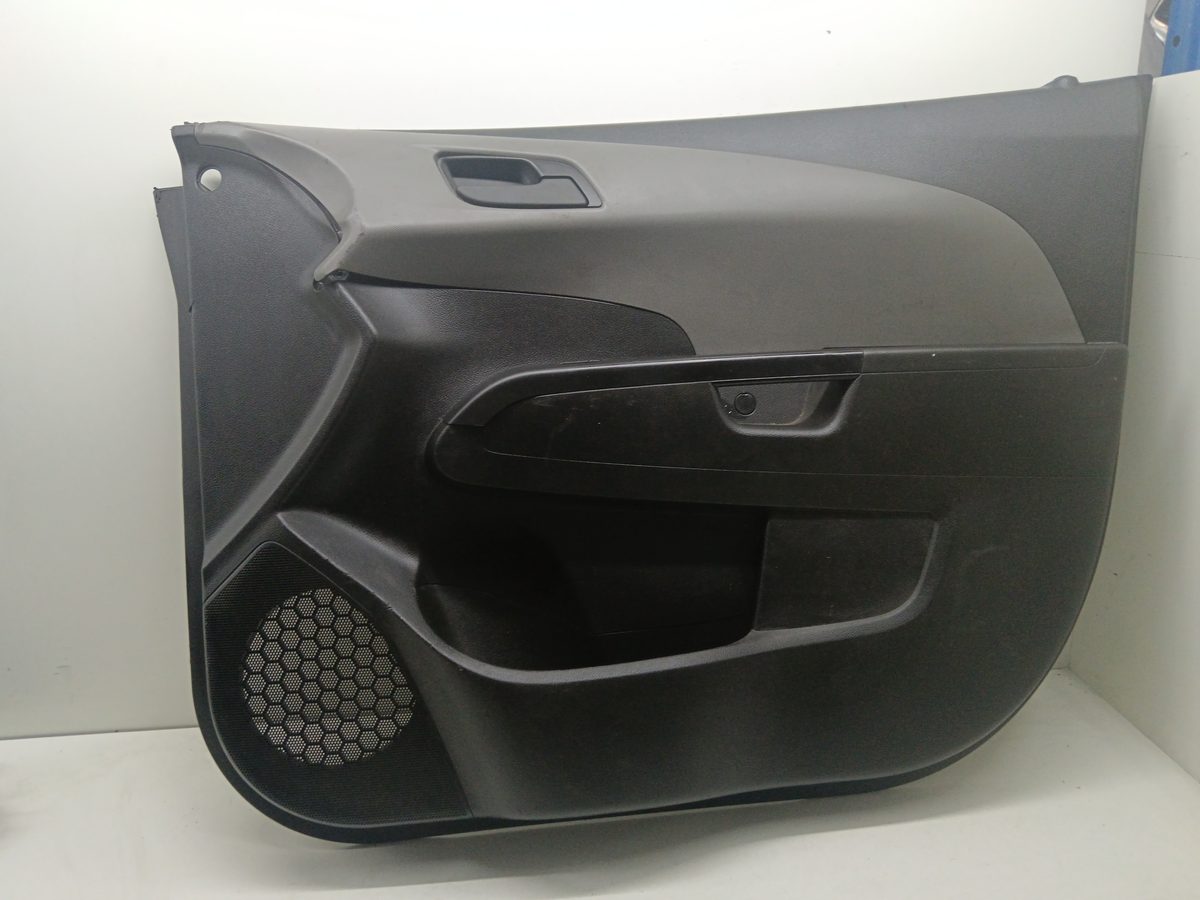 Tapizado Interior Puerta Delantero Derecho Chevrolet Aveo 2006-2012