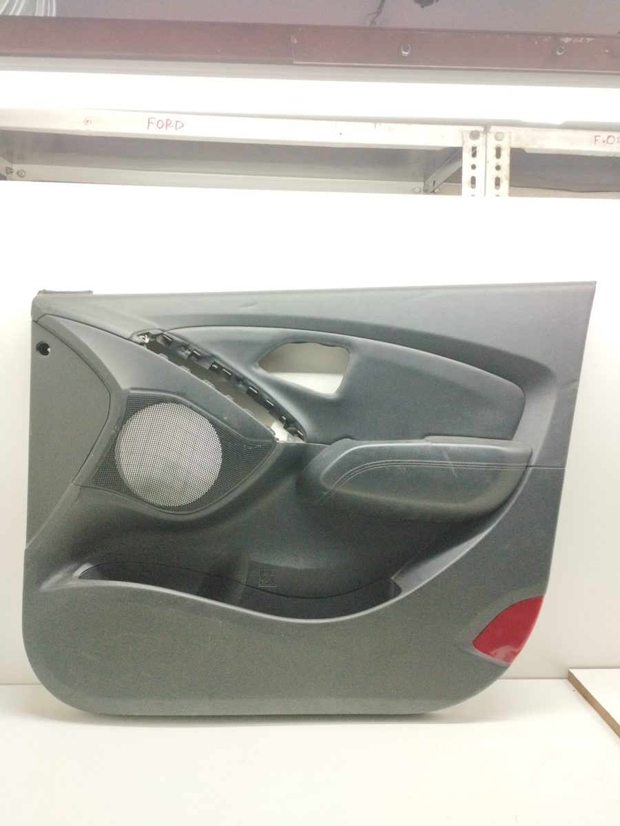 Tapizado Interior Puerta Delantero Derecho Hyundai Tucson 2015-Actualidad 823022Y0139P
