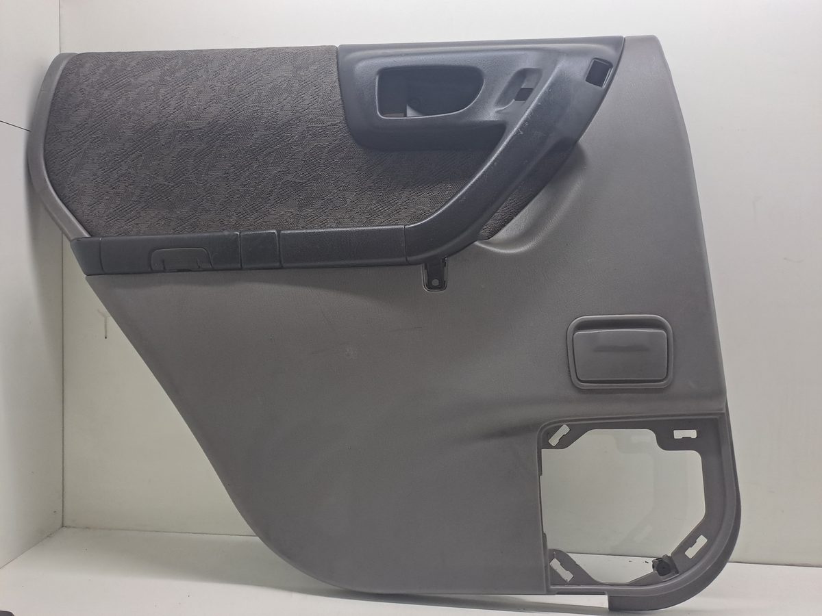 Tapizado Interior Puerta Delantero Izquierdo Subaru Forester S10 (SF) 1997-2002 94246FC010