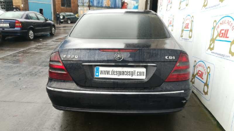 Mercedes-Benz Clase E (W211) del que se desmontó esta pieza