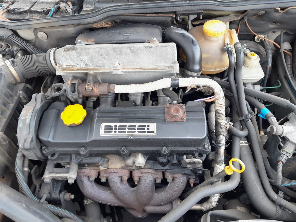 Opel Corsa B del que se desmontó esta pieza