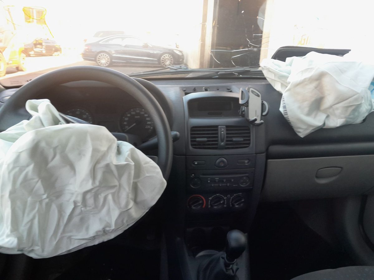 Renault Clio II Fase II (B/CB0) del que se desmontó esta pieza