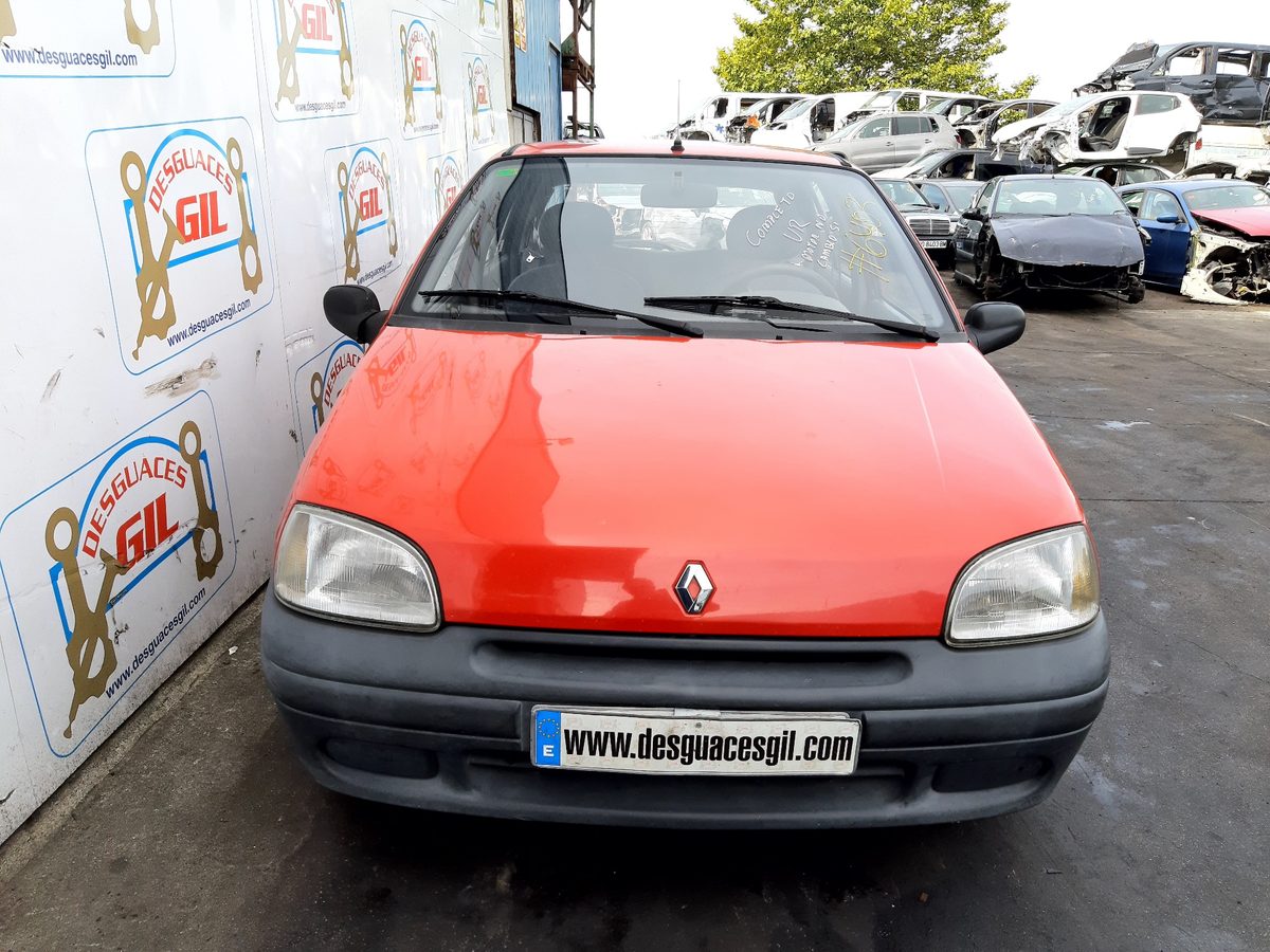 Renault Clio I Fase I+II (B/C57) del que se desmontó esta pieza
