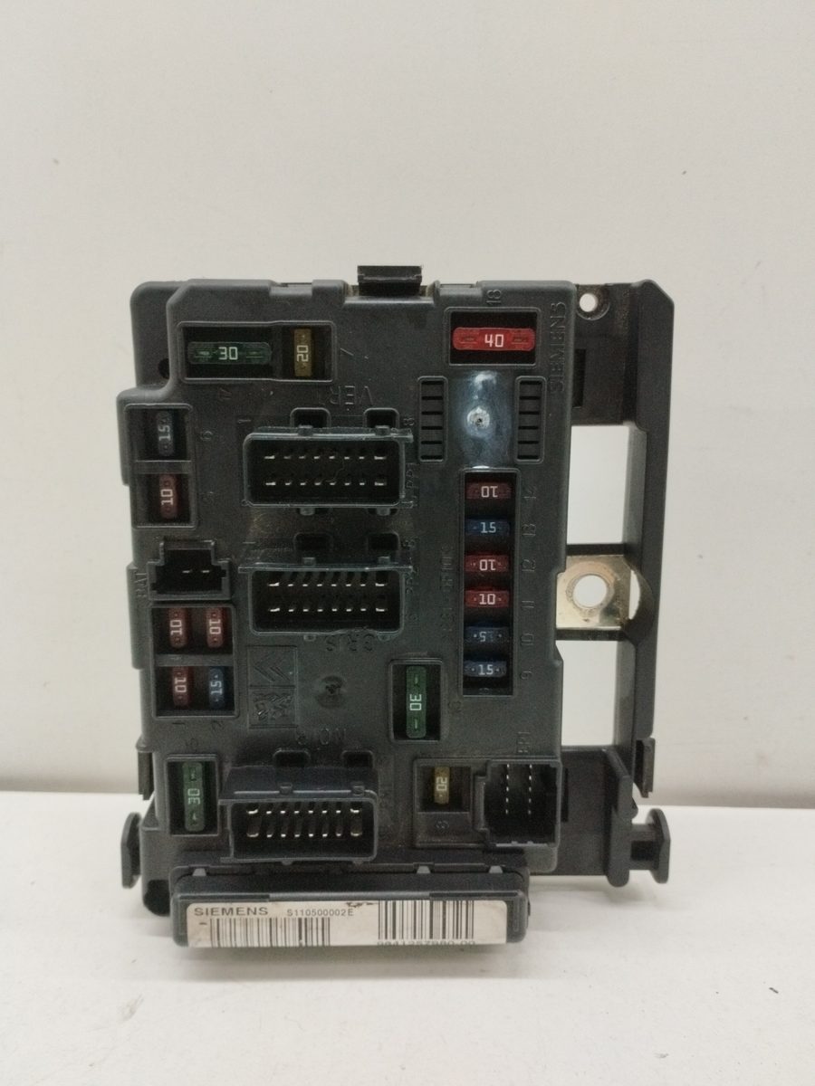 Caja Reles / Fusibles Citroën C5 Berlina 2001-2004 2.0 16V Premier 2.0L 100kW 964125798000