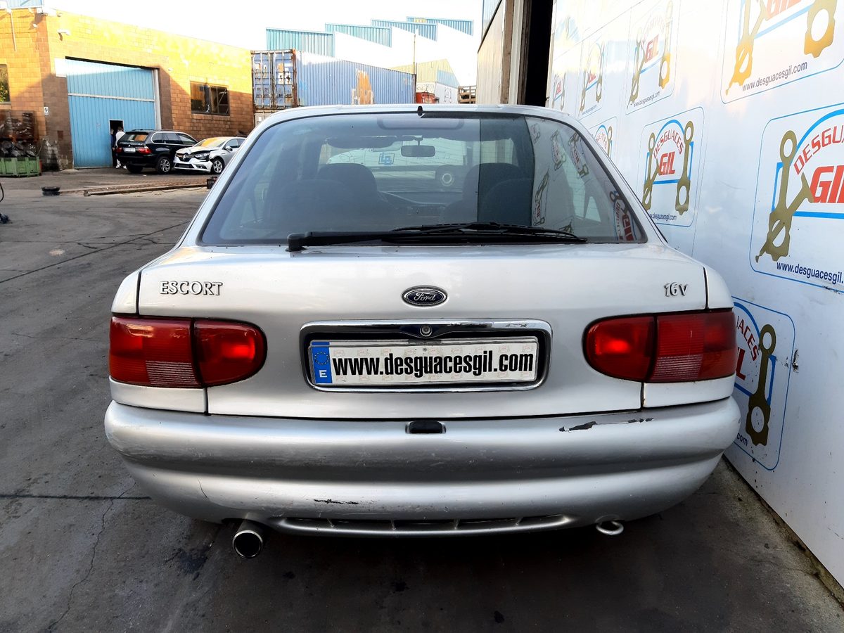 Ford Escort del que se desmontó esta pieza