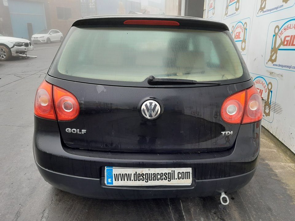 Volkswagen Golf V (1K1) del que se desmontó esta pieza