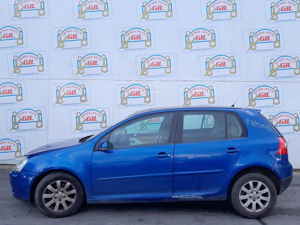 Volkswagen Golf V (1K1) del que se desmontó esta pieza
