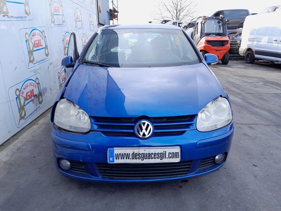 Volkswagen Golf V (1K1) del que se desmontó esta pieza