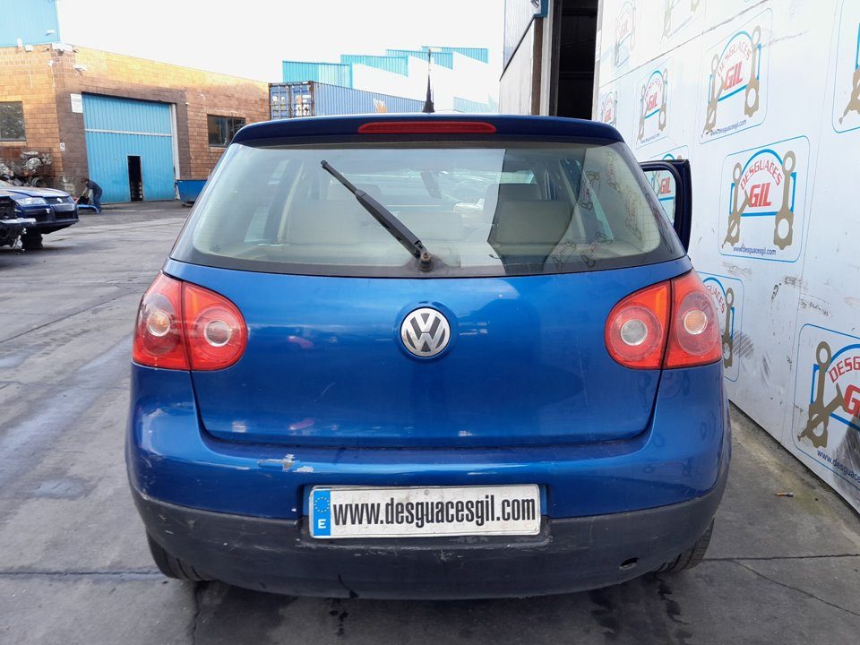 Volkswagen Golf V (1K1) del que se desmontó esta pieza