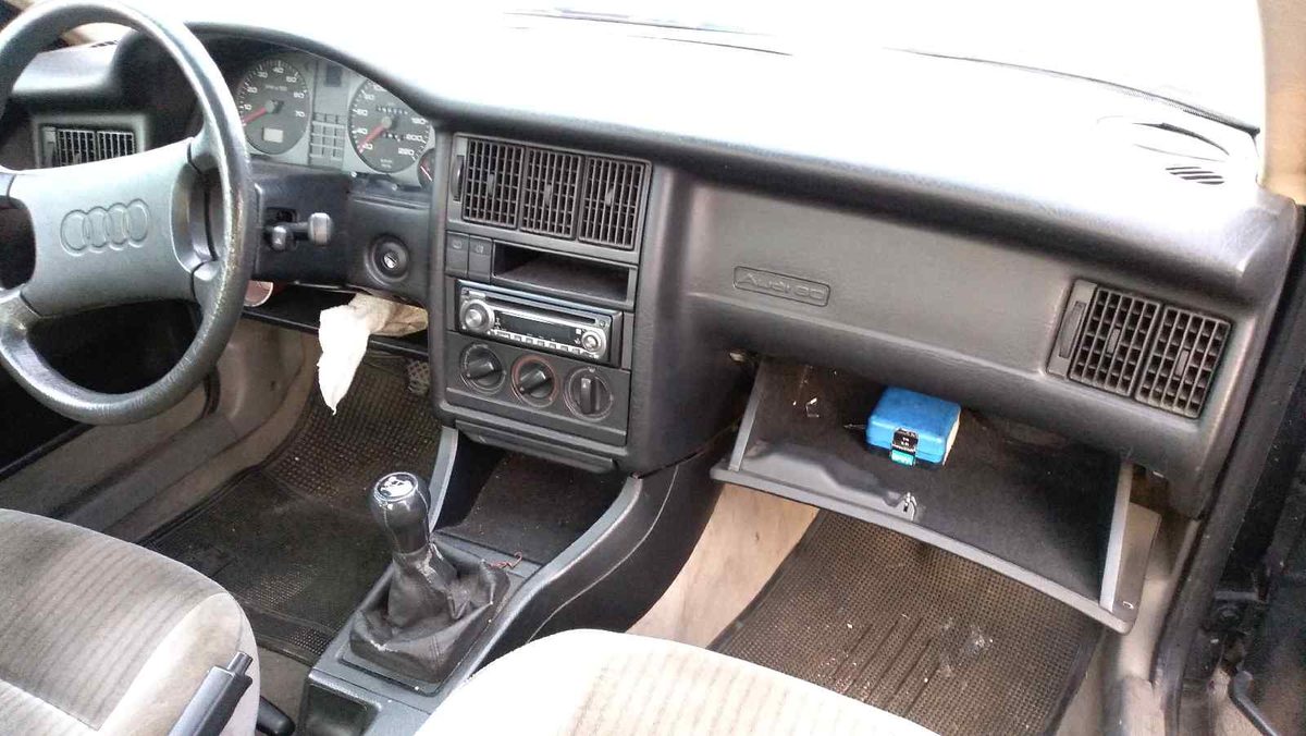 Audi 80/90 (893) del que se desmontó esta pieza