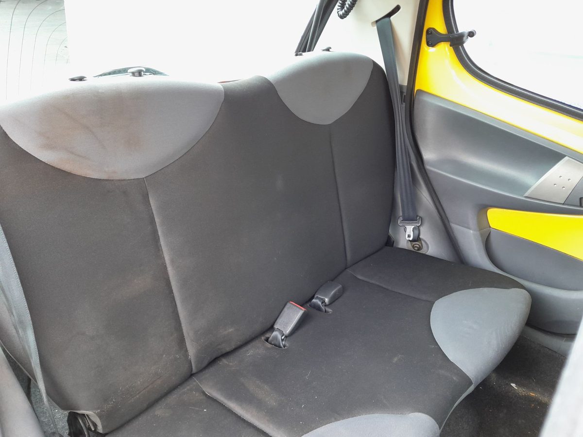 Peugeot 107 del que se desmontó esta pieza