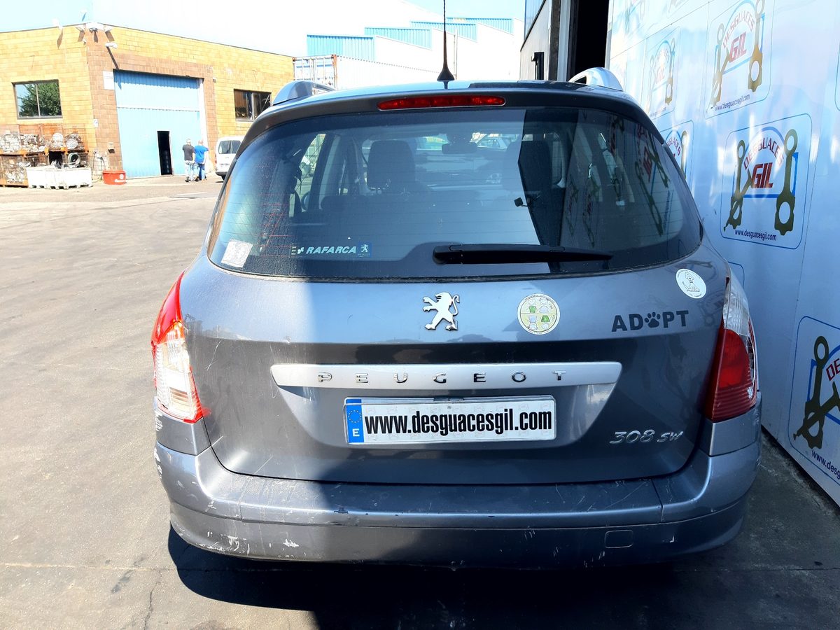 Peugeot 308 SW del que se desmontó esta pieza
