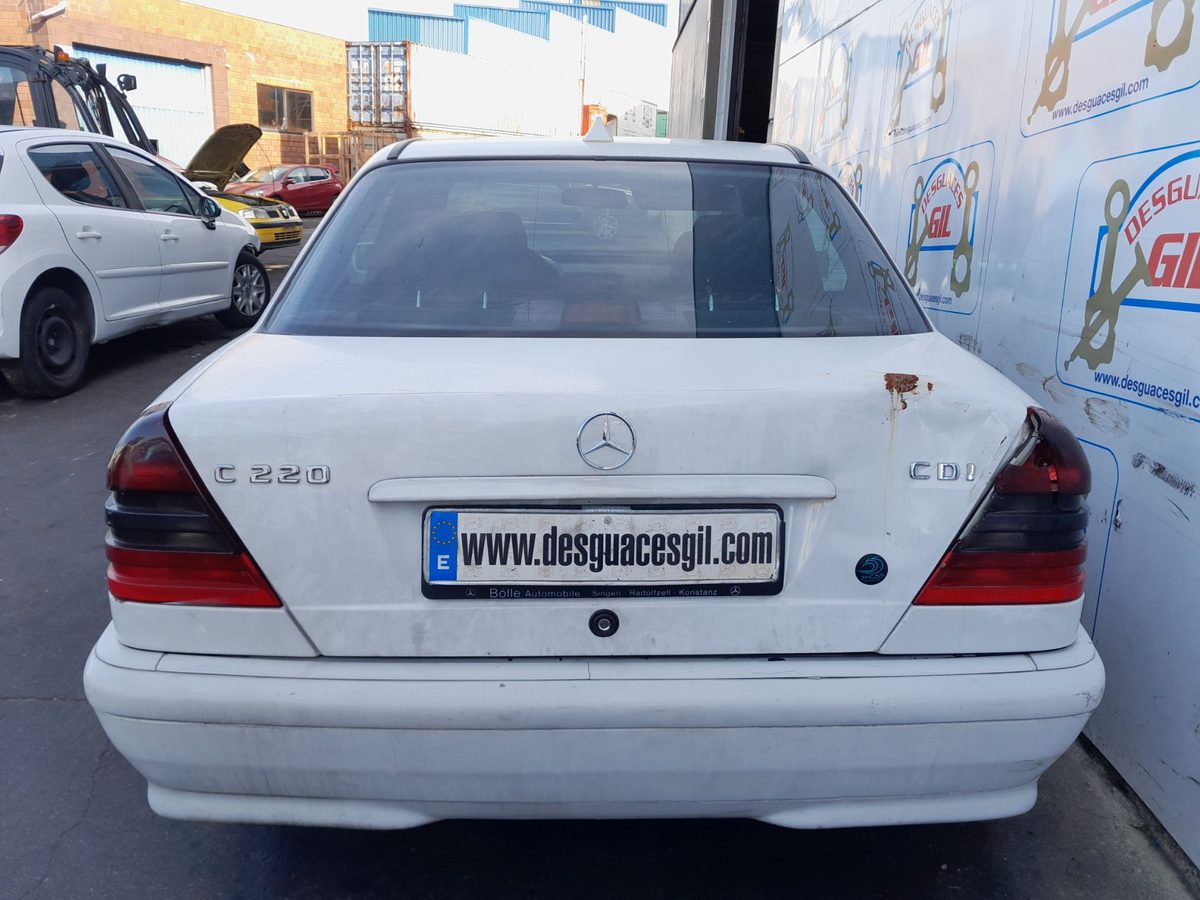 Mercedes-Benz Clase C (W202) del que se desmontó esta pieza