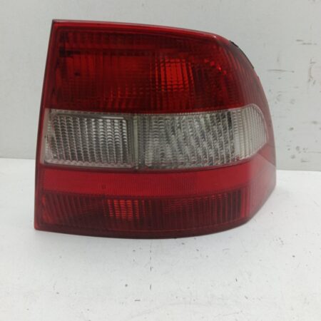 Farol Trasero Derecho Exterior Chevrolet Vectra B Berlina 1995-2002 Básico