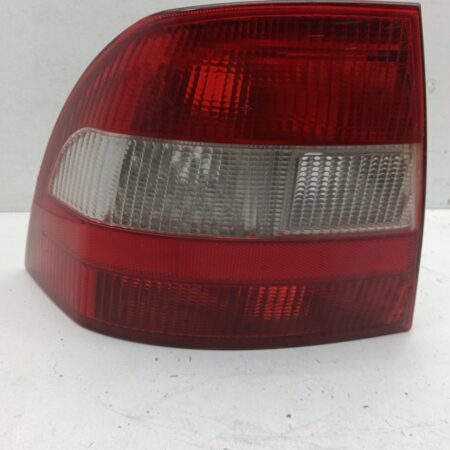 Farol Trasero Izquierdo Exterior Chevrolet Vectra B Berlina 1995-2002 Básico