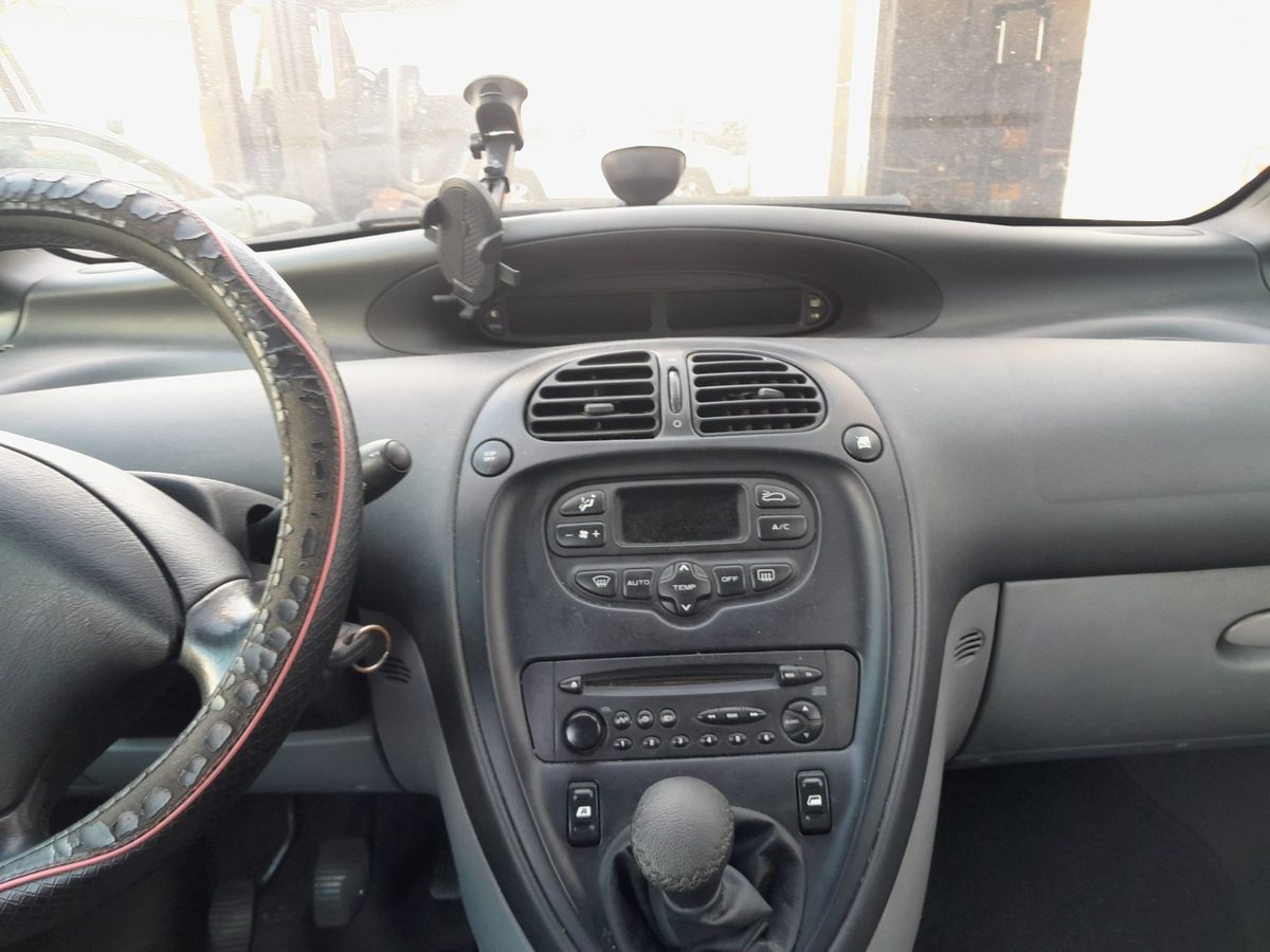 Citroën Xsara Picasso del que se desmontó esta pieza