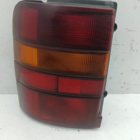 Farol Trasero Izquierdo Exterior Nissan Serena (C23M) 1992-2002