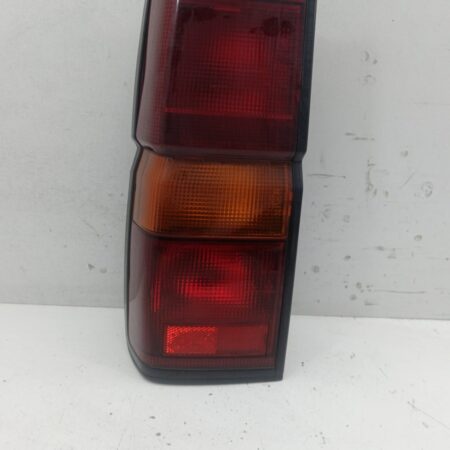 Farol Trasero Izquierdo Exterior Nissan Terrano (WD21) desde 1987