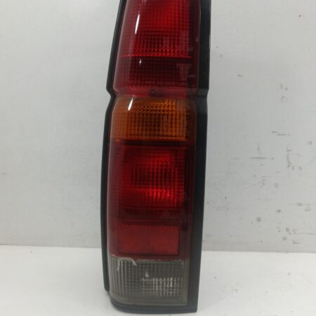 Farol Trasero Izquierdo Exterior Nissan Terrano (WD21) desde 1987