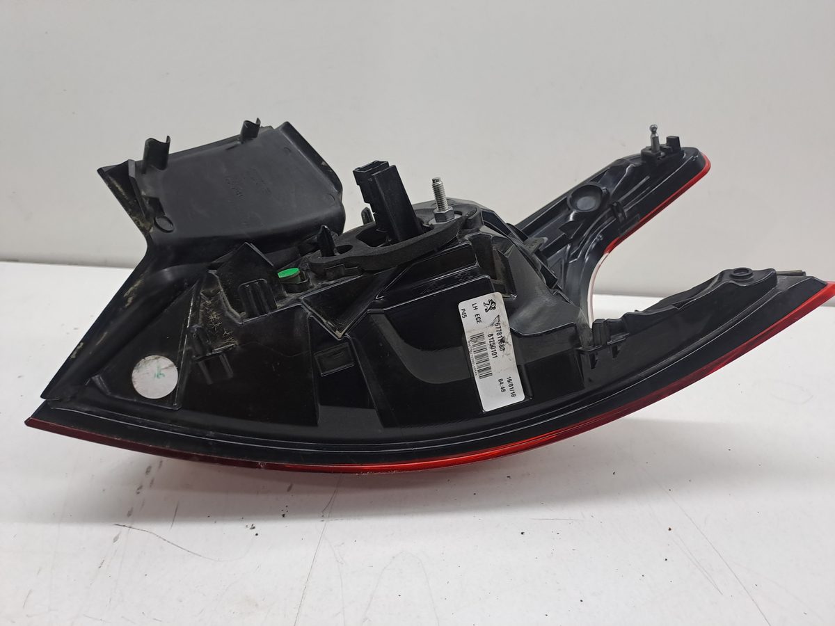 Farol Trasero Izquierdo Exterior Peugeot 308 2013-2021