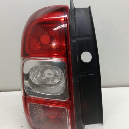 Farol Trasero Izquierdo Exterior Renault Duster 2010-Actualidad Ambiance 4x4