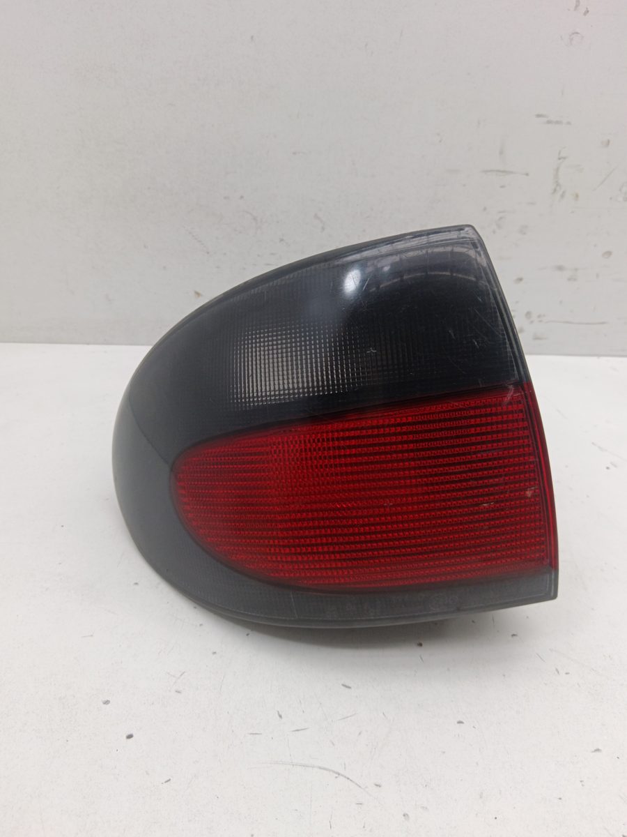 Farol Trasero Izquierdo Exterior Renault Megane I Classic (LA0) 1996-2001