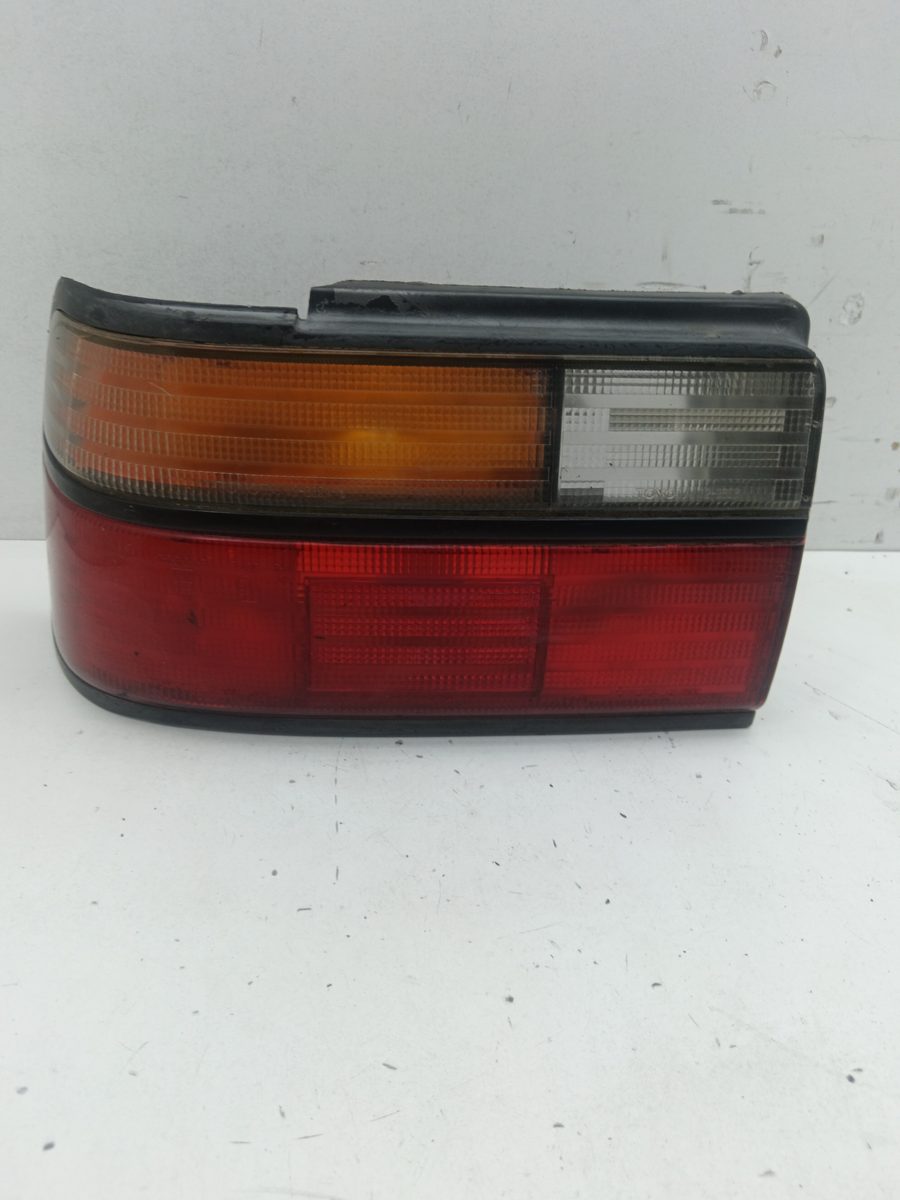 Farol Trasero Izquierdo Exterior Toyota Corolla (E10) 1994-1997