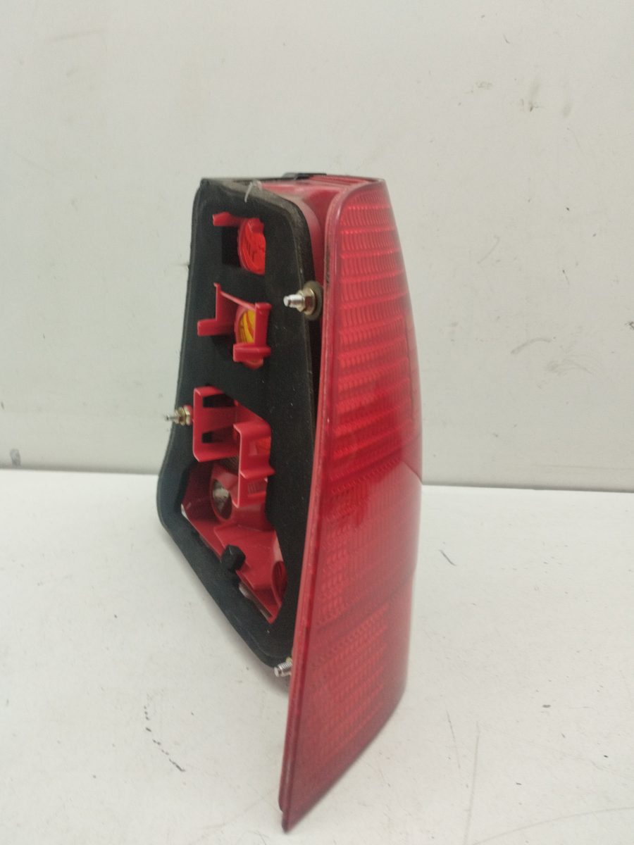 Farol Trasero Izquierdo Exterior Volkswagen Bora (1J2) 1998-2005