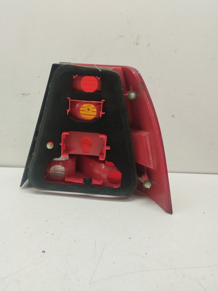 Farol Trasero Izquierdo Exterior Volkswagen Bora (1J2) 1998-2005