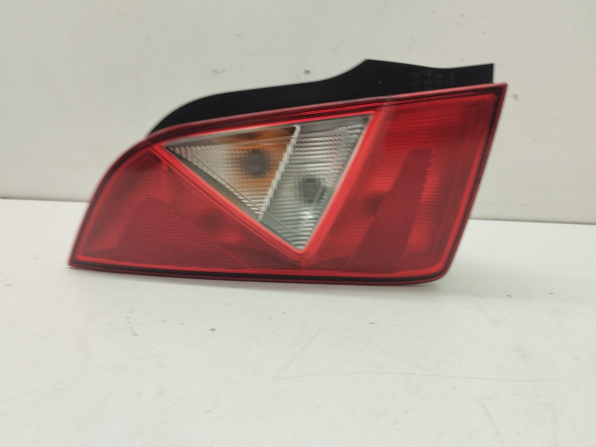 Farol Trasero Izquierdo Exterior Volkswagen Up! (122) 2016-2018