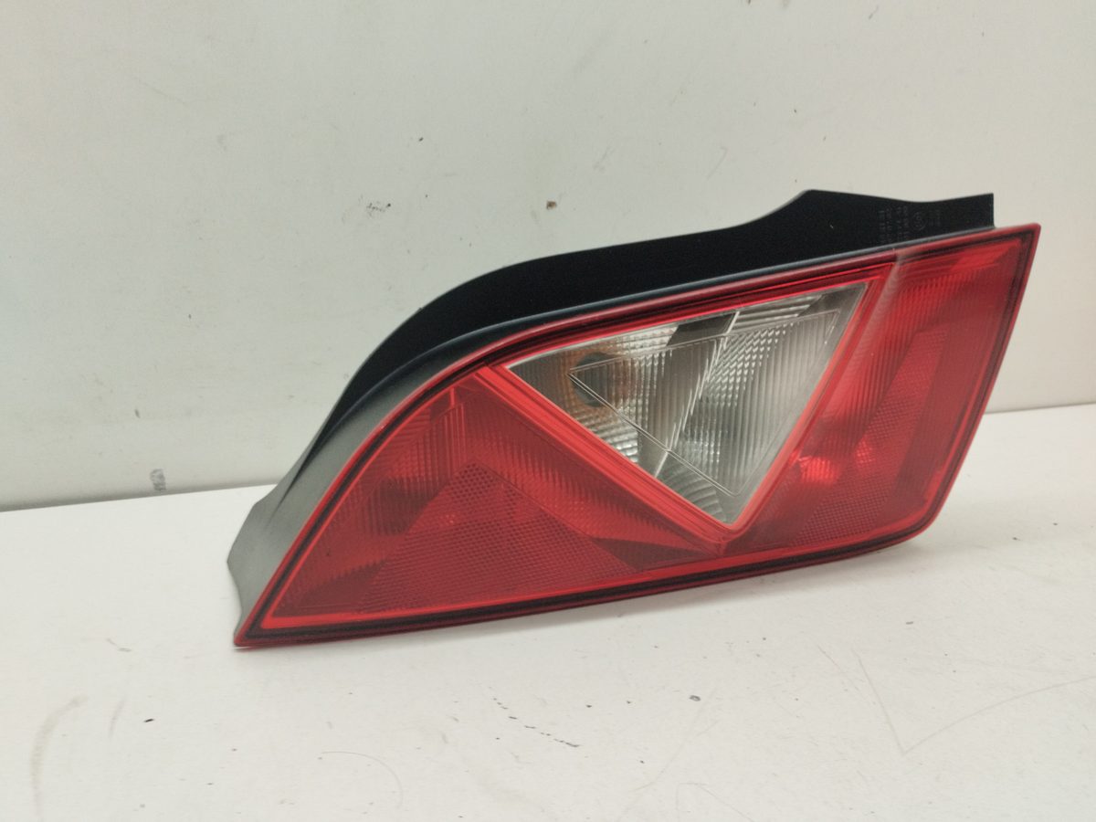 Farol Trasero Izquierdo Exterior Volkswagen Up! (122) 2016-2018