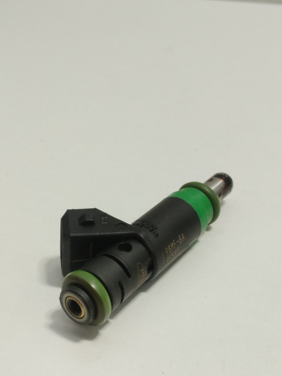 Inyector Ford Focus Turnier (CAK) 1998-2004 Ambiente 1.6L 74kW 98MFBA