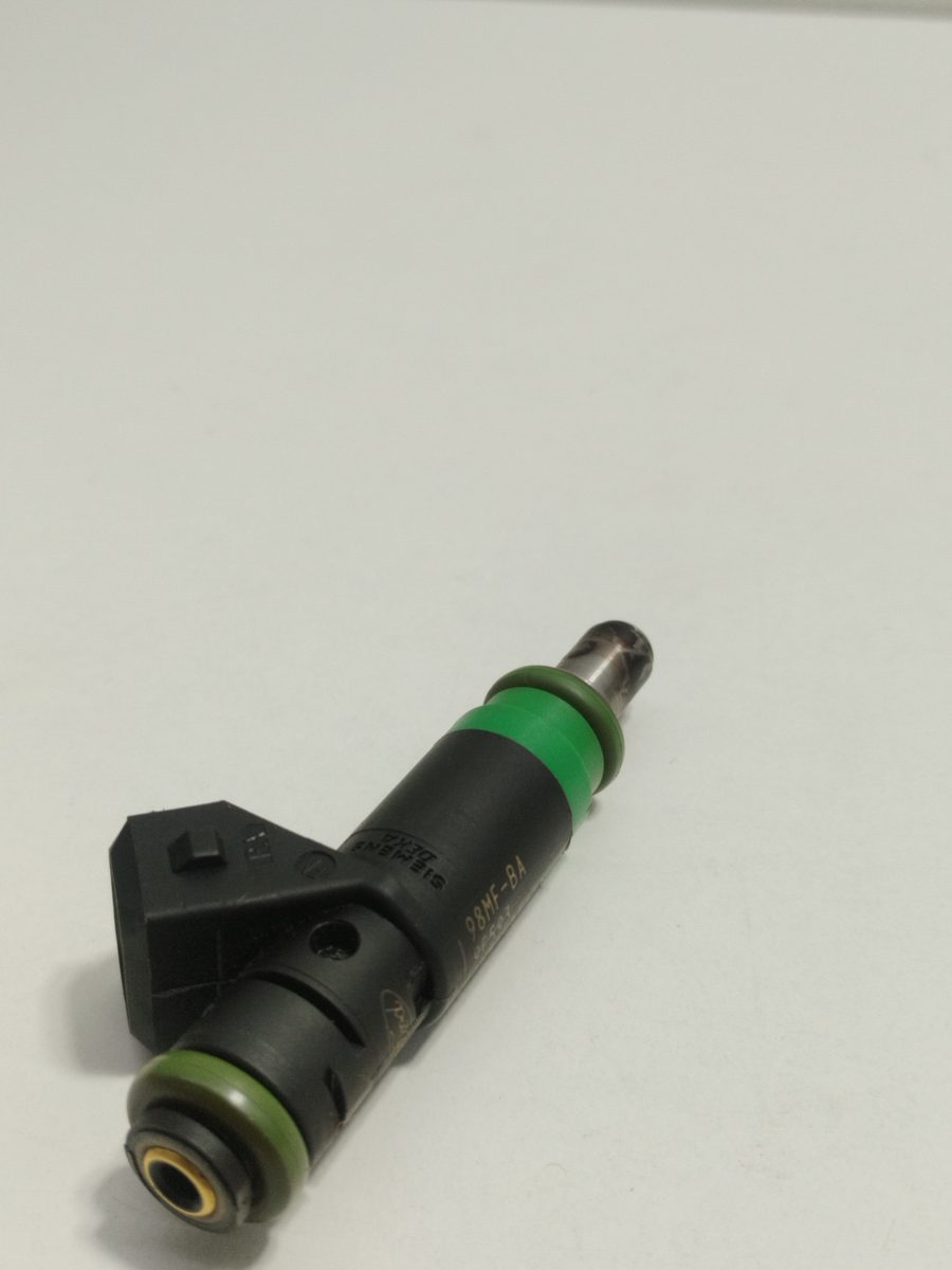 Inyector Ford Focus Turnier (CAK) 1998-2004 Ambiente 1.6L 74kW 98MFBA