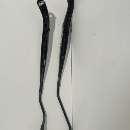 Juego De Brazos De Limpia Parabrisa Delanteros Chevrolet Spark Gt 2009-2016 Basis