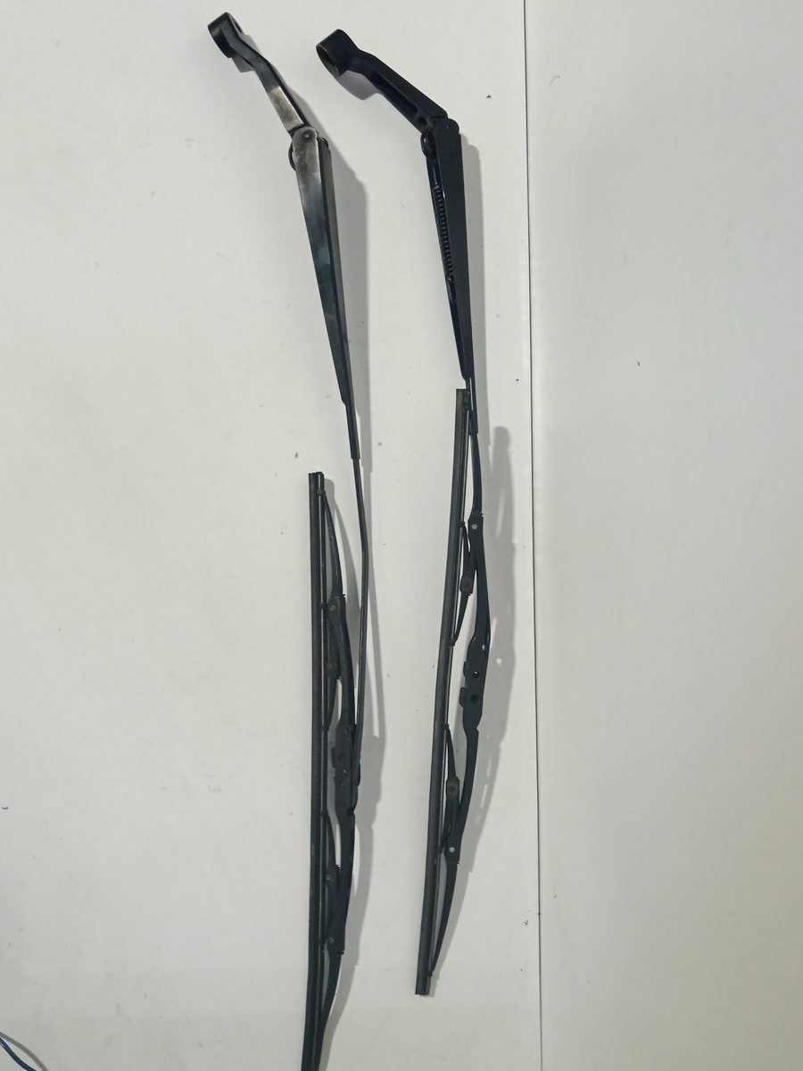 Juego de Brazos de Limpia Parabrisa Delanteros Honda Fit (GD1/5) 2002-2008
