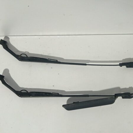 Juego De Brazos De Limpia Parabrisa Delanteros Toyota Yaris (NCP1/NLP1/SCP1) 1999-2005