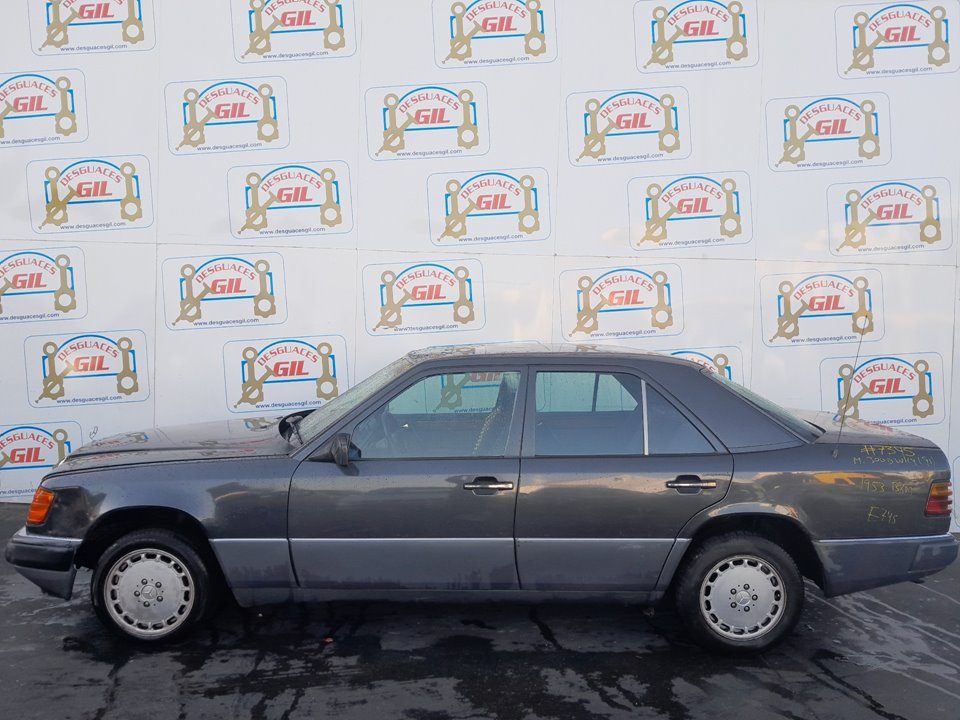 Mercedes-Benz Clase E (W124) del que se desmontó esta pieza