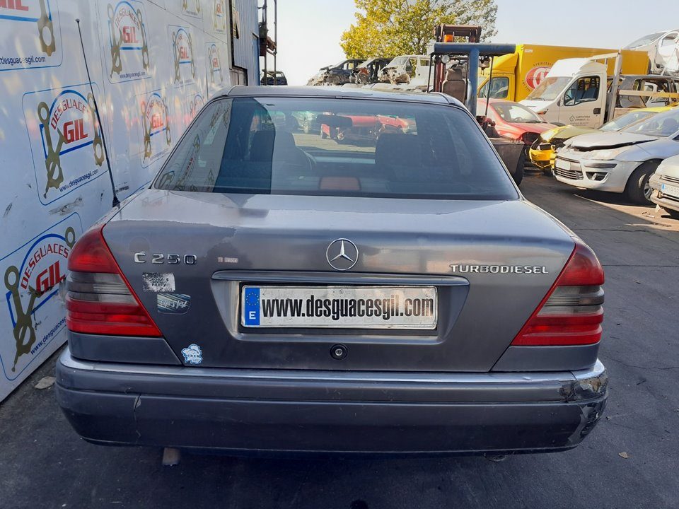 Mercedes-Benz Clase C (W202) del que se desmontó esta pieza