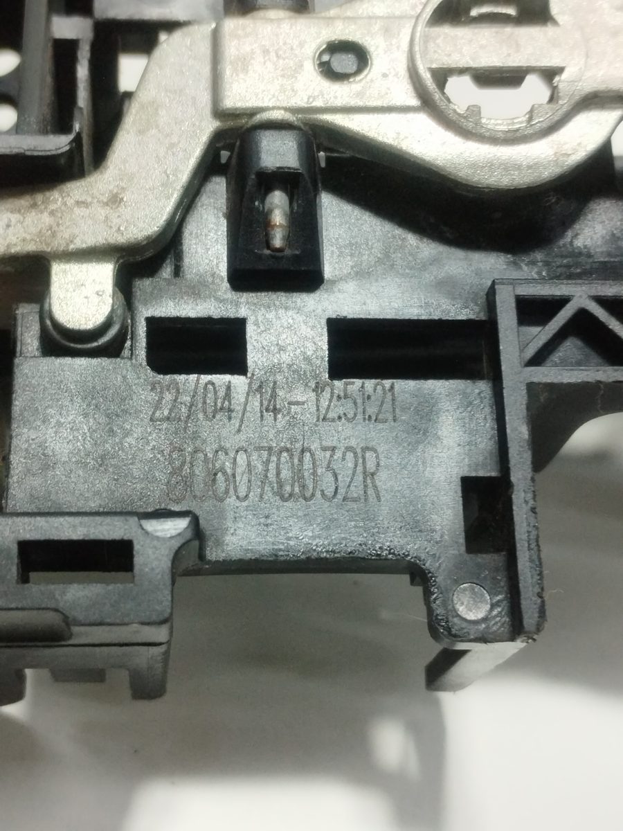 Manija Exterior Delantera Izquierda Renault Megane III 5 P 2008-2016