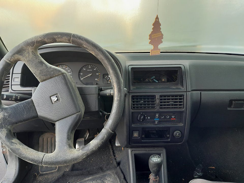 Citroën Ax del que se desmontó esta pieza