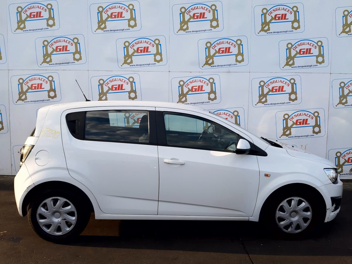 Chevrolet Sonic Hatchback del que se desmontó esta pieza