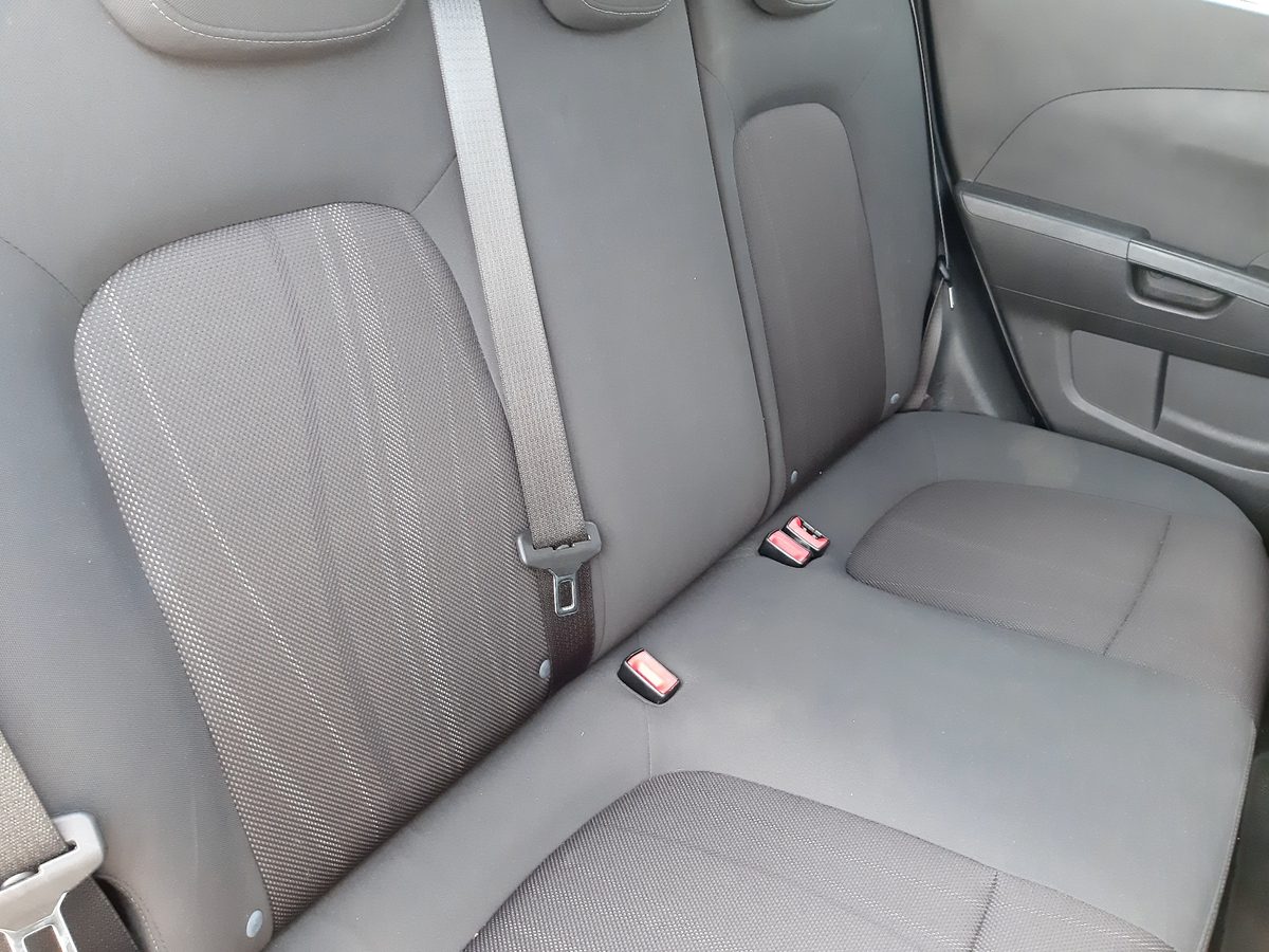 Chevrolet Sonic Hatchback del que se desmontó esta pieza