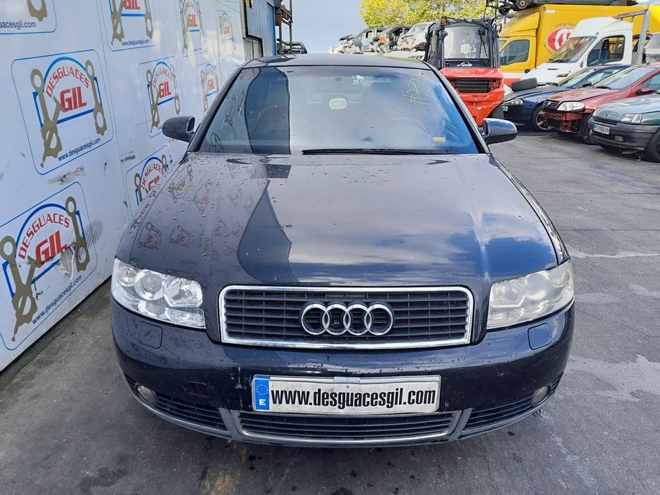 Audi A4 (8E) del que se desmontó esta pieza