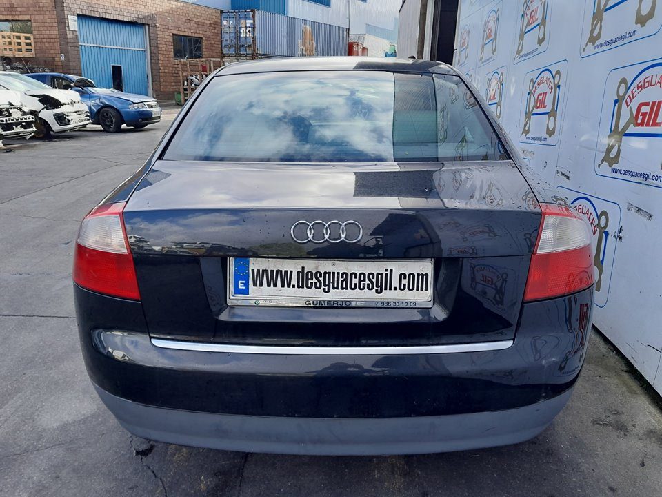 Audi A4 (8E) del que se desmontó esta pieza
