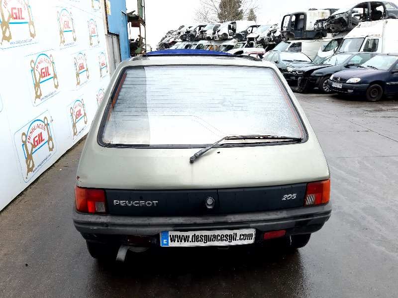 Peugeot 205 del que se desmontó esta pieza