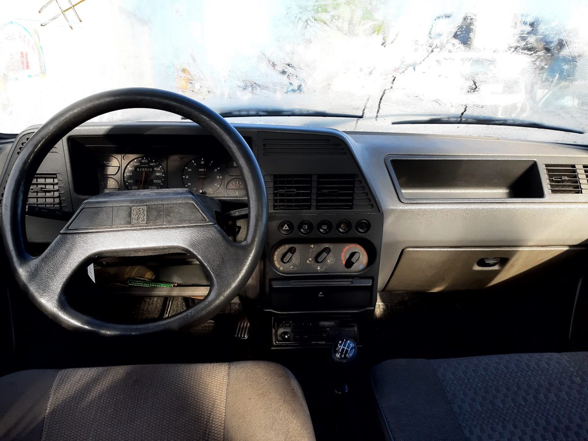 Peugeot 309 del que se desmontó esta pieza