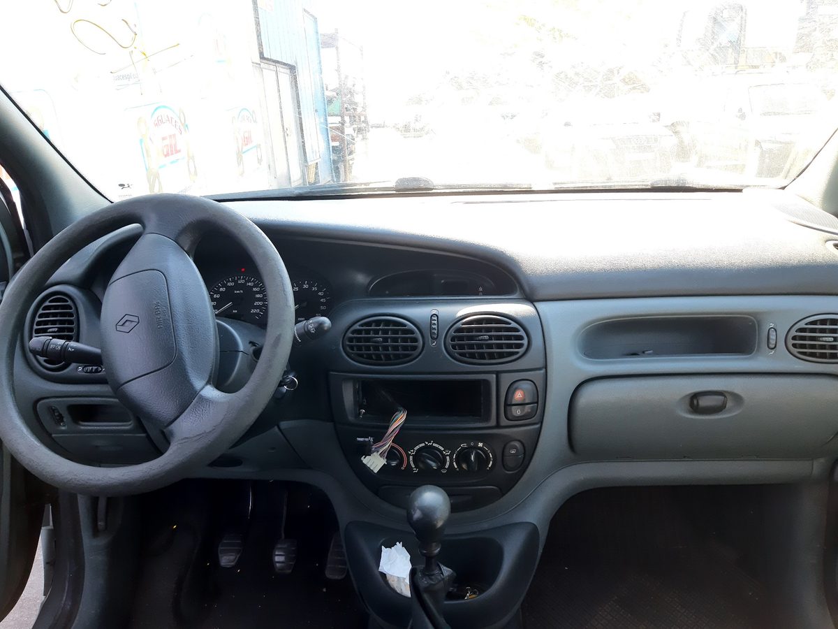 Renault Megane I Scenic (JA0) del que se desmontó esta pieza