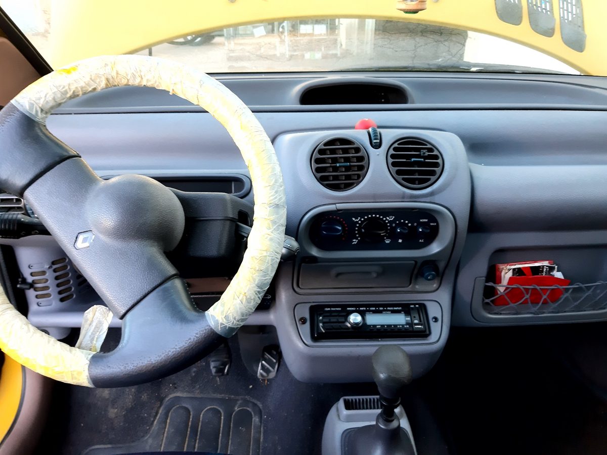 Renault Twingo (CO6) del que se desmontó esta pieza